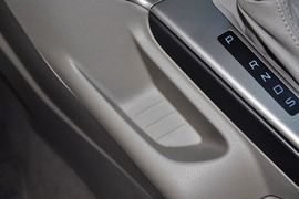 2012款福特福克斯三厢1.6L手自一体舒适型