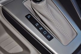 2012款福特福克斯三厢1.6L手自一体舒适型