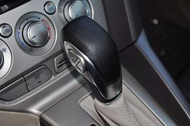 2012款福特福克斯三厢1.6L手自一体舒适型