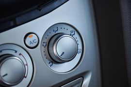 2012款福特福克斯三厢1.6L手自一体舒适型
