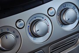 2012款福特福克斯三厢1.6L手自一体舒适型