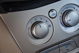 2012款福特福克斯三厢1.6L手自一体舒适型