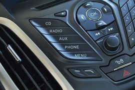 2012款福特福克斯三厢1.6L手自一体舒适型