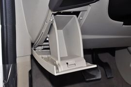2012款福特福克斯三厢1.6L手自一体舒适型