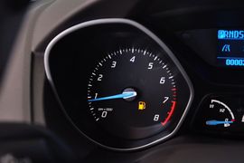 2012款福特福克斯三厢1.6L手自一体舒适型