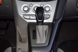 2012款福特福克斯三厢1.6L手自一体舒适型