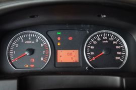 2013款风行菱智1.6L手动豪华型