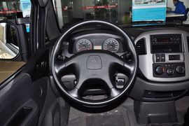 2013款风行菱智1.6L手动豪华型