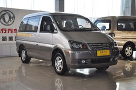 2013款风行菱智1.6L手动豪华型