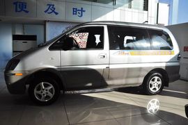 2013款风行菱智1.6L手动豪华型