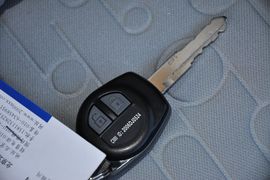 2013款铃木奥拓1.0L自动豪华型