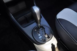 2013款铃木奥拓1.0L自动豪华型