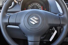 2013款铃木奥拓1.0L自动豪华型