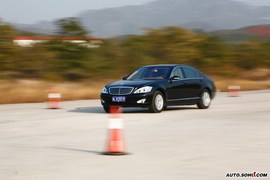 奔驰S500动态