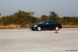 奔驰S500动态