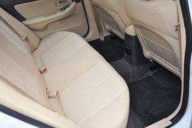 2011款现代伊兰特1.6L手动舒适天窗型到店实拍