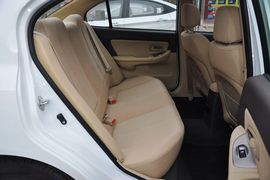 2011款现代伊兰特1.6L手动舒适天窗型到店实拍
