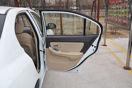 2011款现代伊兰特1.6L手动舒适天窗型到店实拍