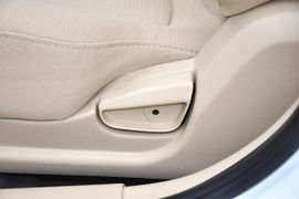 2011款现代伊兰特1.6L手动舒适天窗型到店实拍
