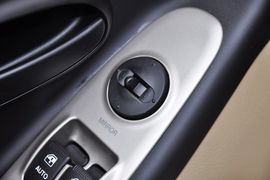 2011款现代伊兰特1.6L手动舒适天窗型到店实拍