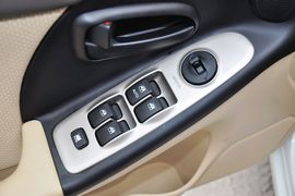 2011款现代伊兰特1.6L手动舒适天窗型到店实拍