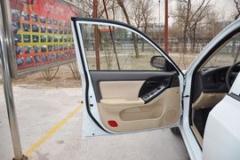 2011款现代伊兰特1.6L手动舒适天窗型到店实拍