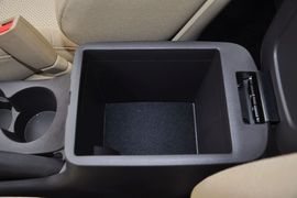 2011款现代伊兰特1.6L手动舒适天窗型到店实拍