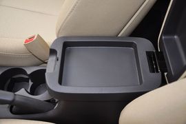2011款现代伊兰特1.6L手动舒适天窗型到店实拍