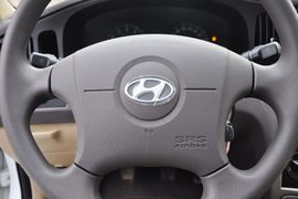 2011款现代伊兰特1.6L手动舒适天窗型到店实拍