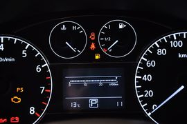 2011款日产骐达1.6XE