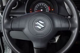 2013款长安铃木奥拓1.0L手动豪华型