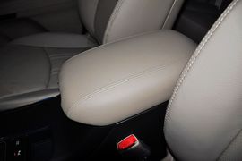 2013款起亚索兰托2.4L七座豪华版