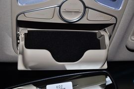 2013款起亚索兰托2.4L七座豪华版