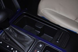 2013款起亚索兰托2.4L七座豪华版