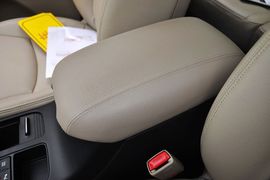 2013款起亚索兰托2.4L七座舒适版