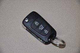 2013款起亚索兰托2.4L七座舒适版