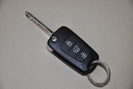2013款起亚索兰托2.4L七座舒适版