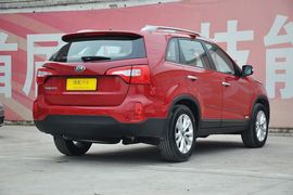 2013款起亚索兰托2.4L七座舒适版