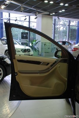 奔驰R300外观