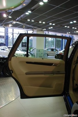 奔驰R300外观