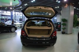 奔驰R300外观