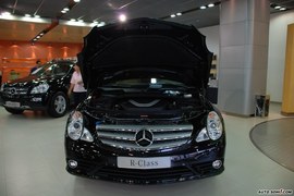 奔驰R300外观