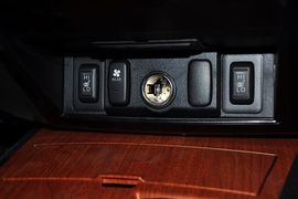 2012款三菱帕杰罗劲畅3.0L运动导航版到店实拍