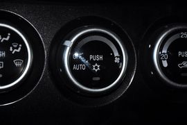 2012款三菱帕杰罗劲畅3.0L运动导航版到店实拍