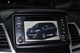 2012款三菱帕杰罗劲畅3.0L运动导航版到店实拍