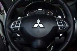 2012款三菱帕杰罗劲畅3.0L运动导航版到店实拍