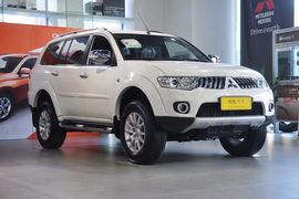 2012款三菱帕杰罗劲畅3.0L运动导航版到店实拍