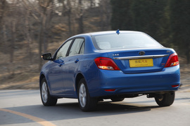 2013款比亚迪速锐