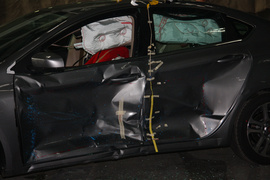 2012款菲亚特菲翔1.4T自动尊享版侧面碰撞图解