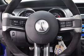 2013款福特野马Shelby